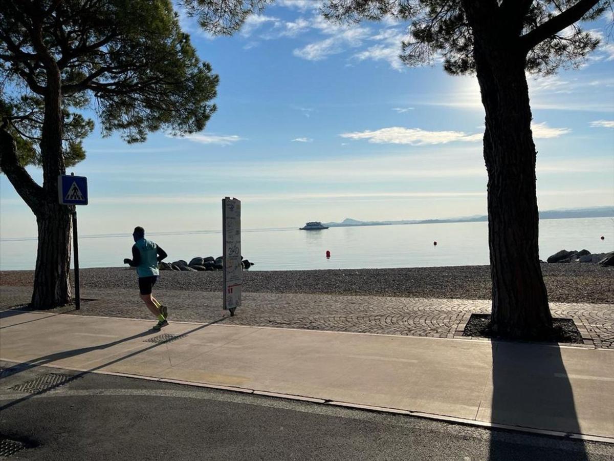 Appartamento Con Vista Lago Toscolano Maderno Bagian luar foto