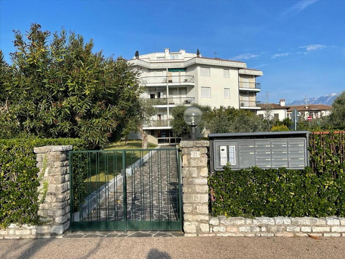 Appartamento Con Vista Lago Toscolano Maderno Bagian luar foto