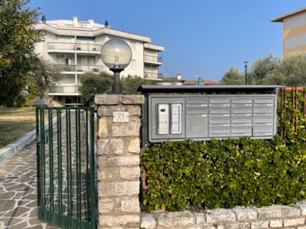 Appartamento Con Vista Lago Toscolano Maderno Bagian luar foto